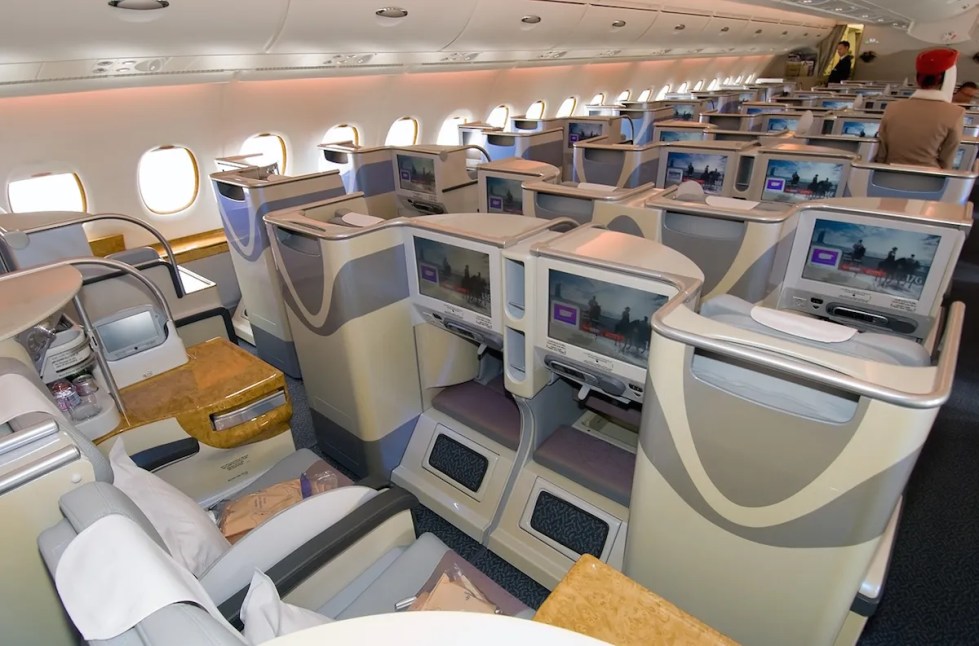 Emirates A380 Business Class - Cabin overview