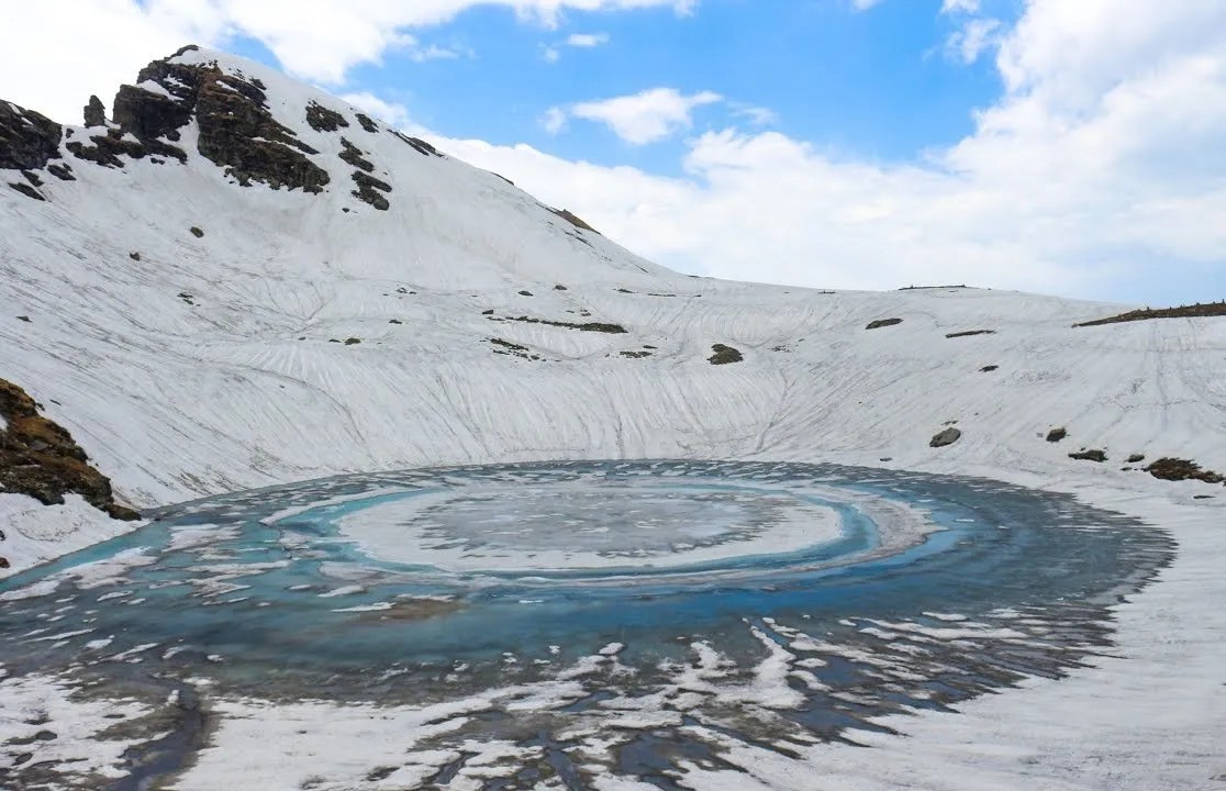 bhrigu lake by winter