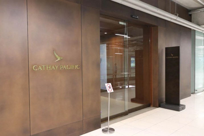 Cathay Pacific Business Class lounge at Bangkok airport - Entrance