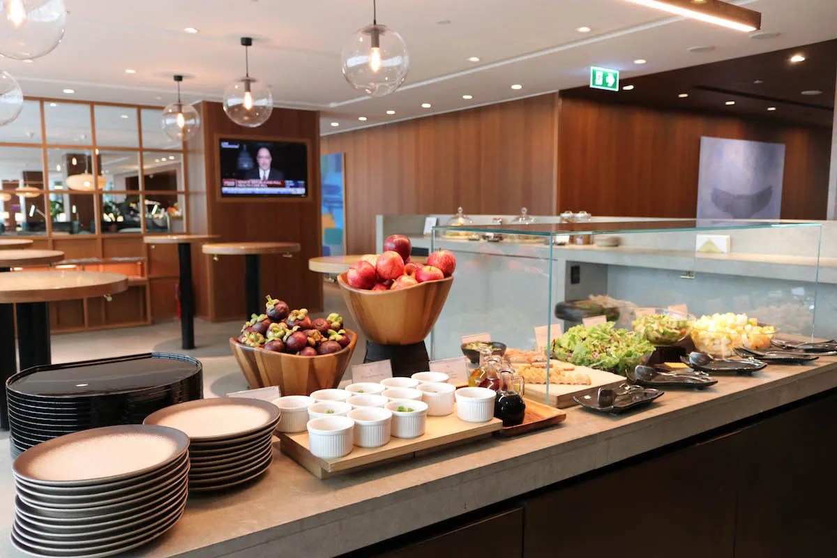 Cathay Pacific Business Class lounge at Bangkok airport - Buffet