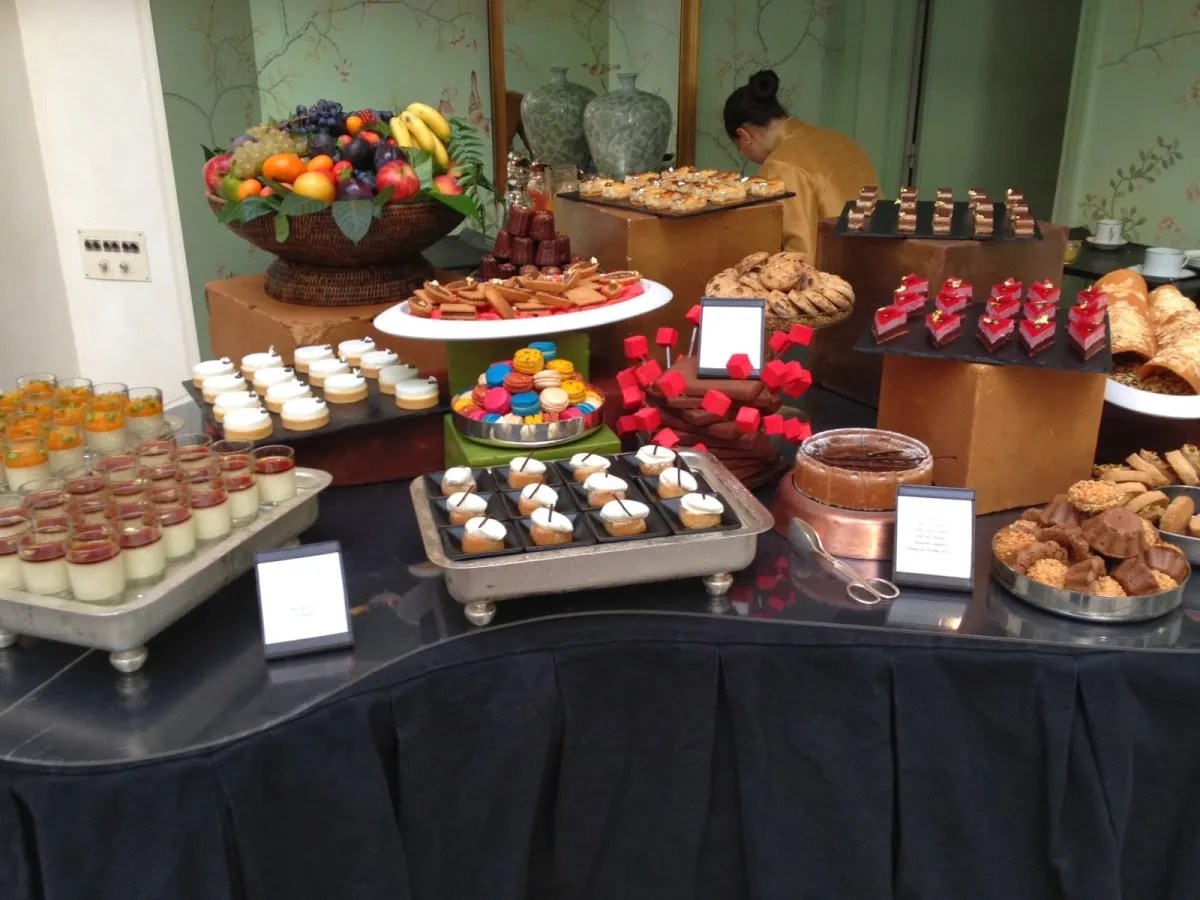 Shangri-La Paris - La Bauhinia brunch dessert buffet