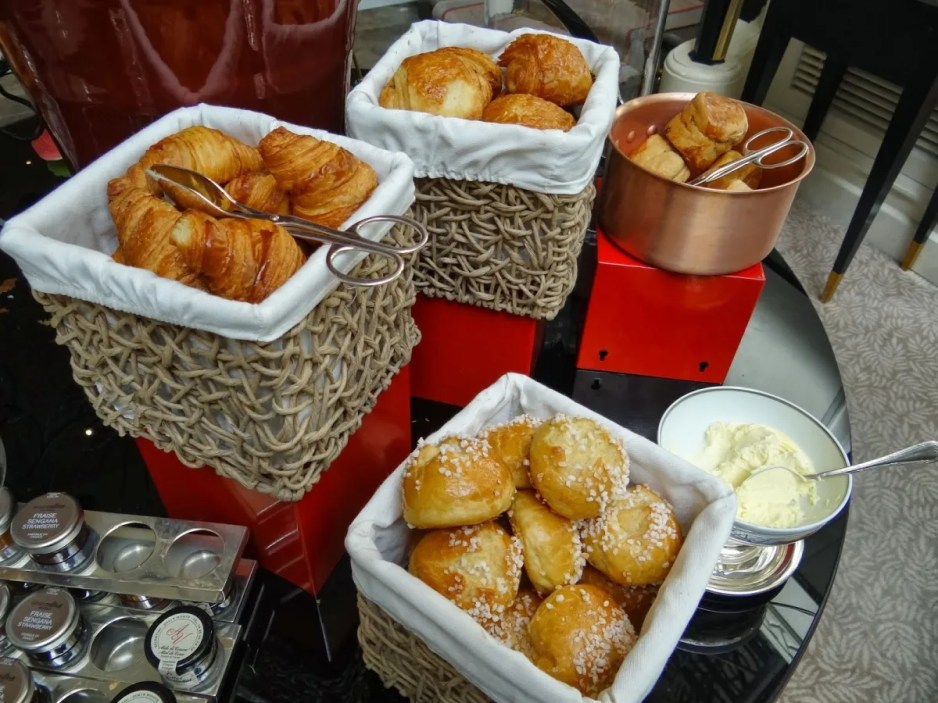 Shangri-La Paris - La Bauhinia brunch pastries buffet