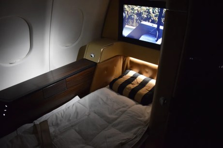 Etihad Airways Diamond First Class - Suite bed 2