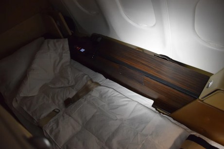 Etihad Airways Diamond First Class - Suite bed 3