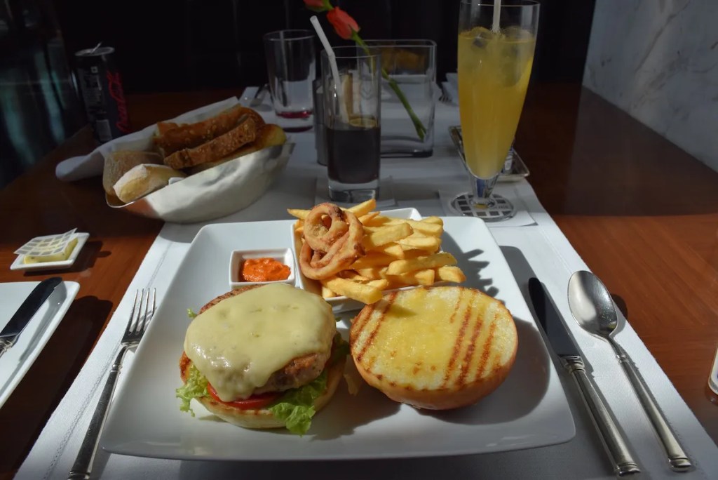 Qube restaurant - Chicken burger