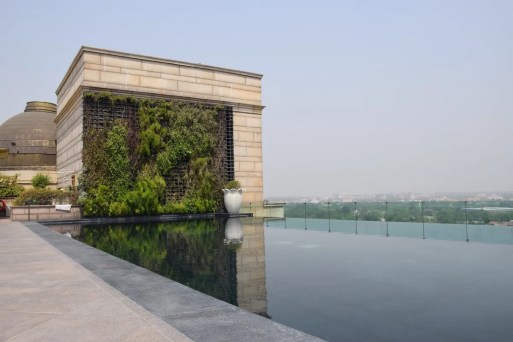 Leela Palace New Delhi - Rooftop infinity pool 2