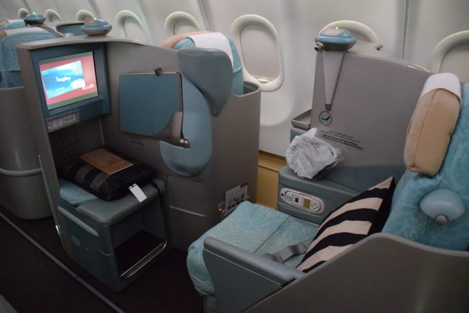 Etihad Airways Pearl Business Class - Window seat screen