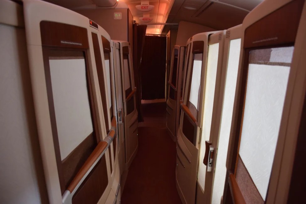 Singapore Airlines A380 Suites - Fully closed cabin