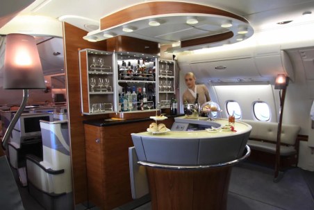 Emirates A380 Business Class - Standalone cocktail bar