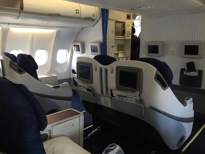 China Eastern Business Class - Cabin overview