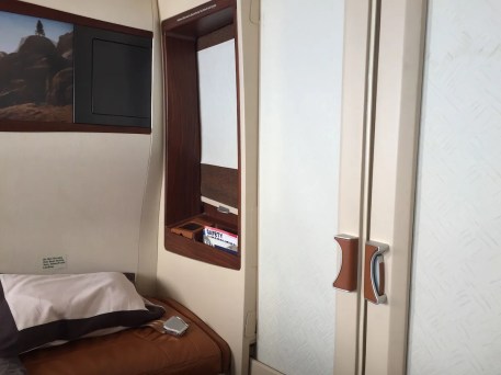 Singapore Airlines A380 Suites - Closed suite