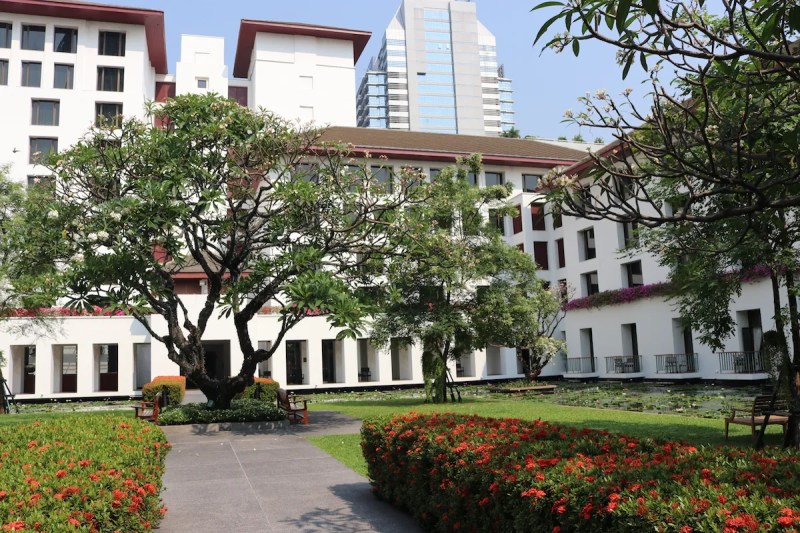 The Sukhothai - Outdoor garden