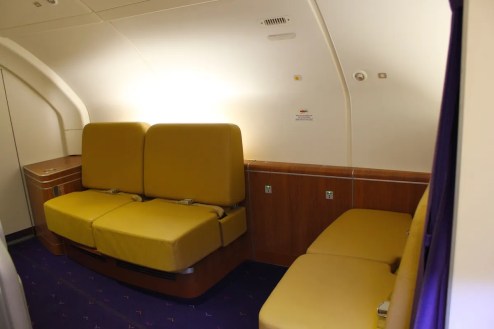 Thai Airways A380 Royal First Class - Lounge