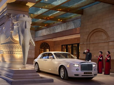 Exclusive Rolls Royce airport transfer