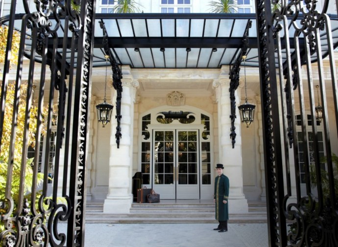 Shangri-La Paris - Main entrance