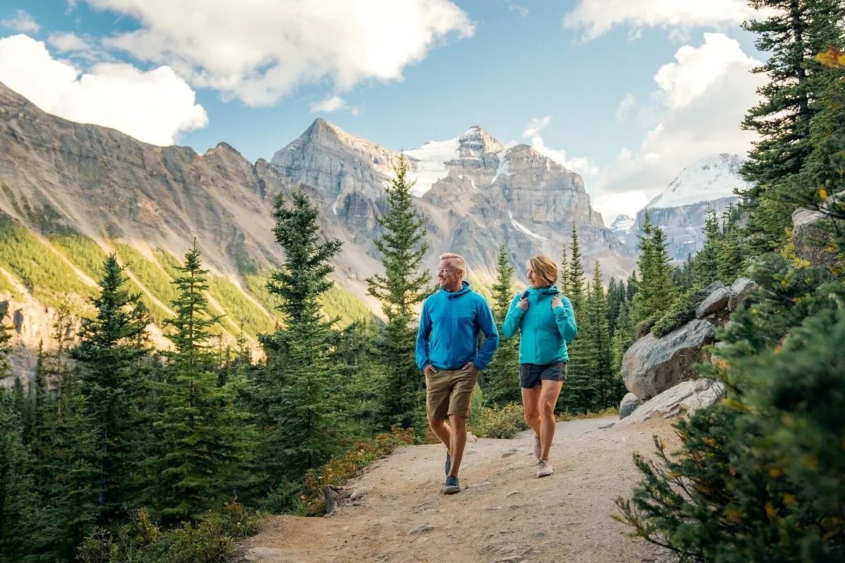 scenic hike couple