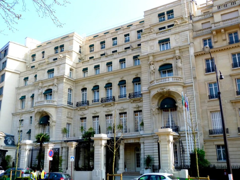 Shangri-La Paris - Facade