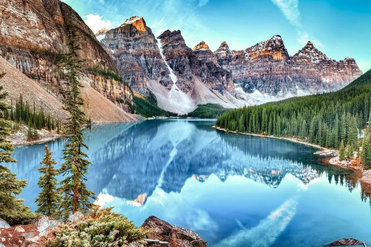 Sunrise at Moraine lake, Canada