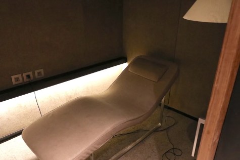 Business Class lounge relaxation area