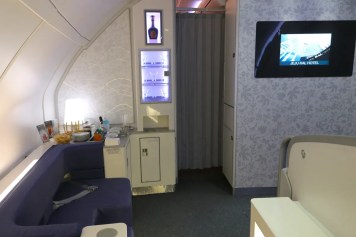 Prestige Class cabin - Relaxation area at the front